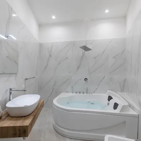 My Brilliant With Jacuzzi 2 Steps From St Toledo Guest house 4*
