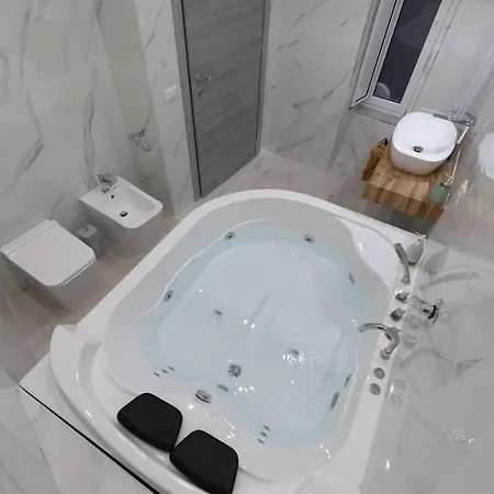 Guest house My Brilliant With Jacuzzi 2 Steps From St Toledo *