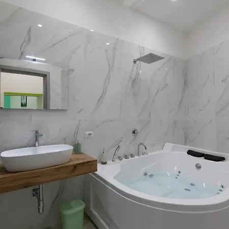 Gasthuis My Brilliant With Jacuzzi 2 Steps From St Toledo Napels