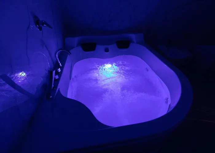 My Brilliant With Jacuzzi 2 Steps From St Toledo 4* Neapel