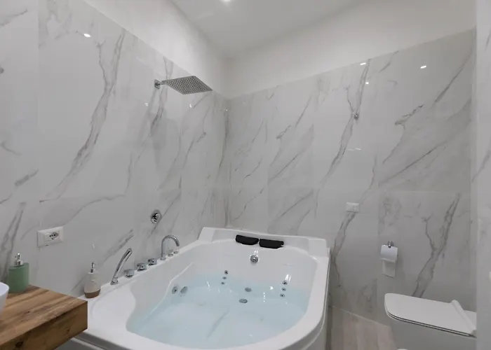 My Brilliant With Jacuzzi 2 Steps From St Toledo 4* Neapel