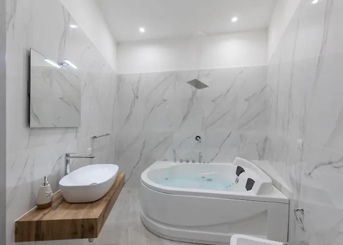 My Brilliant With Jacuzzi 2 Steps From St Toledo Pensionat 4*